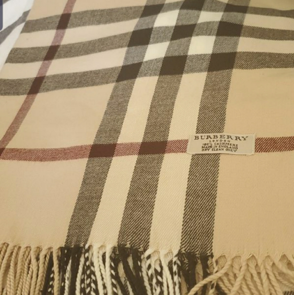 BURBERRY 100% CASHMERE SCARF